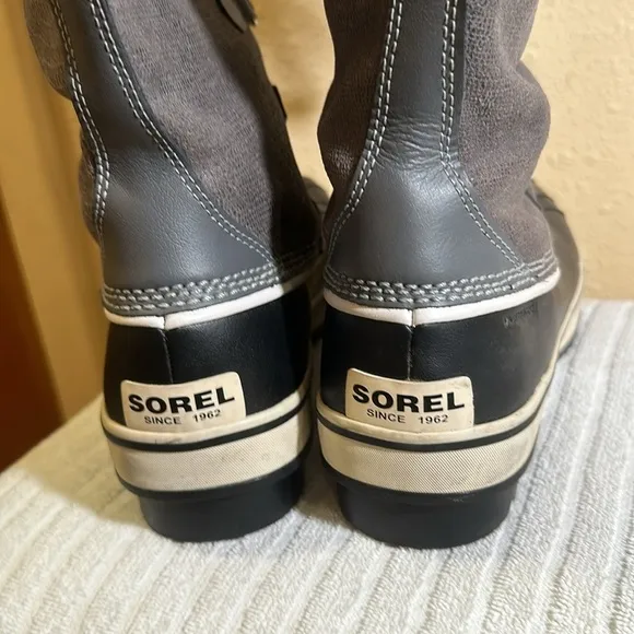 Sorel snow boots size 8.5
