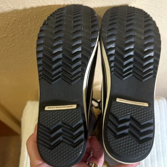 Sorel snow boots size 8.5