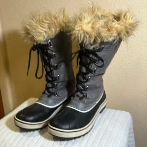 Sorel snow boots size 8.5
