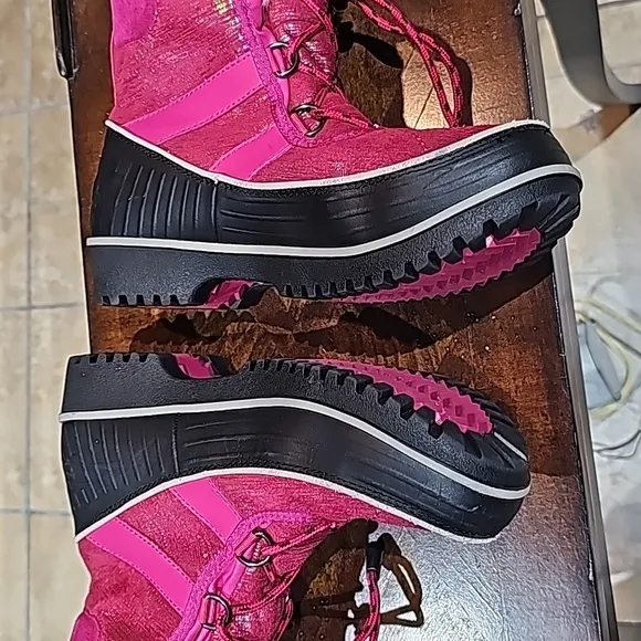 Sorel Tivoli II Snow boots Pink Tropick, faux fur lining Size 6