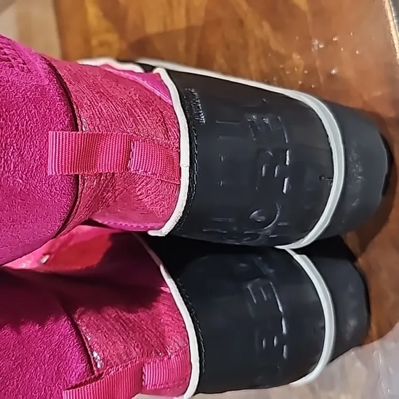 Sorel Tivoli II Snow boots Pink Tropick, faux fur lining Size 6