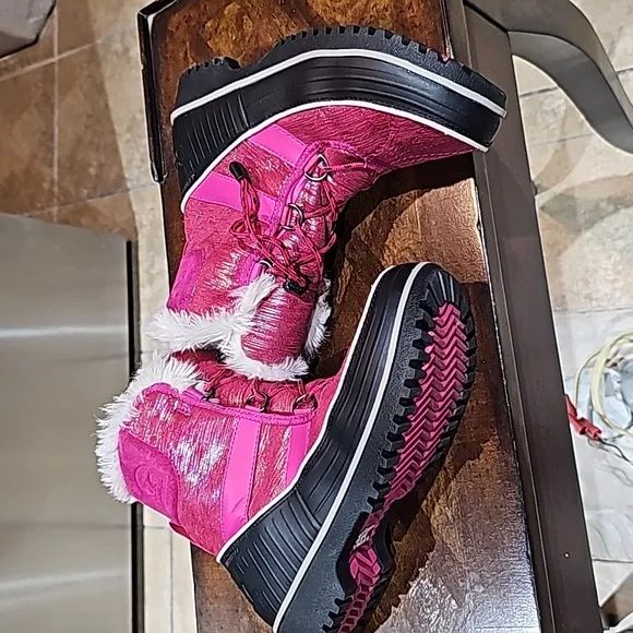 Sorel Tivoli II Snow boots Pink Tropick, faux fur lining Size 6