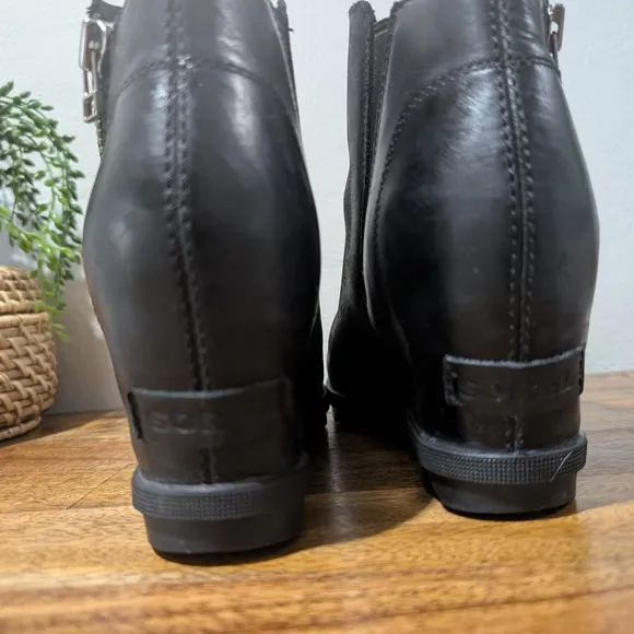 Sorel Women Joan Of Arctic Wedge II Size‎ 9 Zip Black Leather Boots NL3364-010