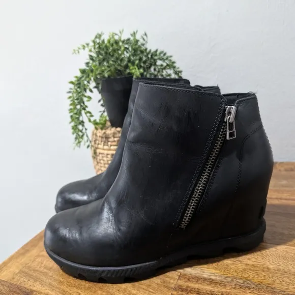 Sorel Women Joan Of Arctic Wedge II Size‎ 9 Zip Black Leather Boots NL3364-010