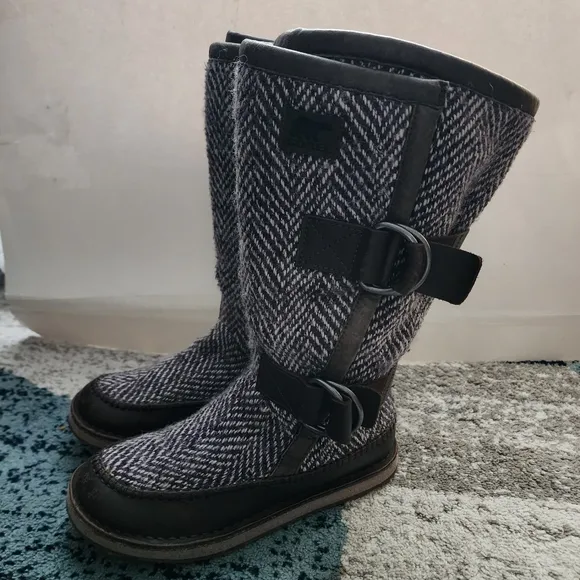 SOREL Women’s Anthropologie CHIPAHKO Blanket Boots Size 7.5 Herringbone Wool