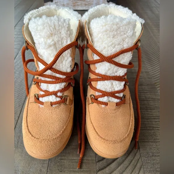 Sorel Women’s Evie Cozy Lace Boot Size 8. Color: Tawny Buff Wood.