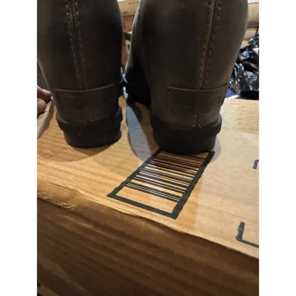 Sorel Women's Joan of Arctic Wedge II Zip Boot Distressed Size 8.5