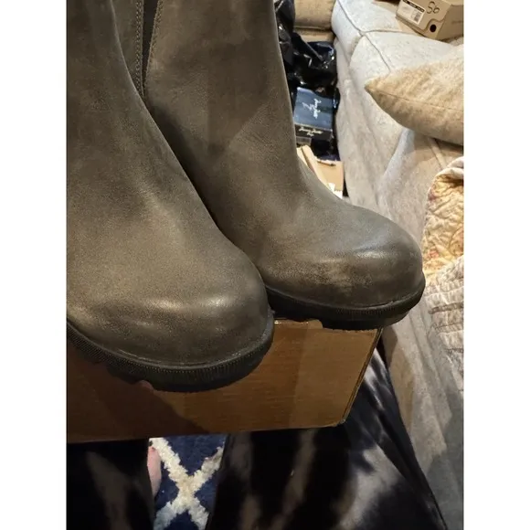 Sorel Women's Joan of Arctic Wedge II Zip Boot Distressed Size 8.5