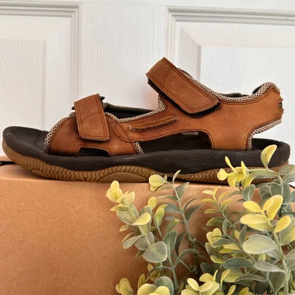 SPERRY ~ Men's leather and velcro slip on boating or fishing sandals size 10