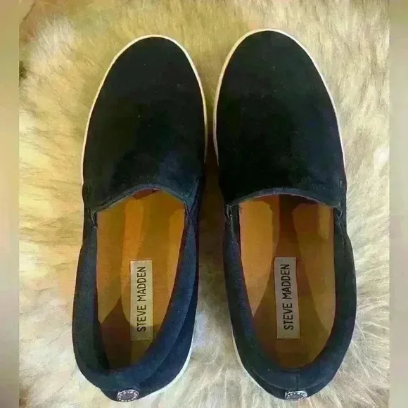 Steve Madden Gills Black Suede Slip-Ons. Size 8. Very gently worn.