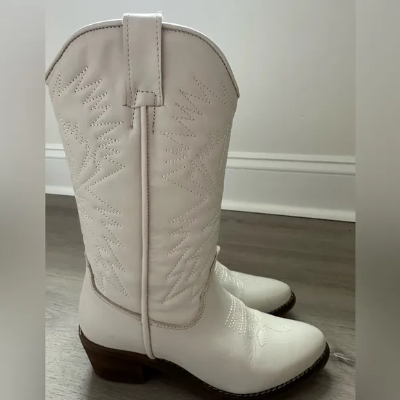 STEVE MADDEN Women’s cowboy boots size 5HAWWARD WHITE LEAT