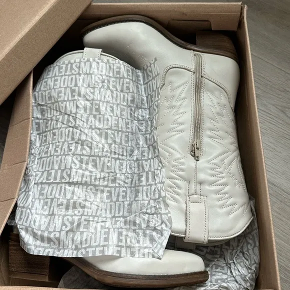 STEVE MADDEN Women’s cowboy boots size 5HAWWARD WHITE LEAT