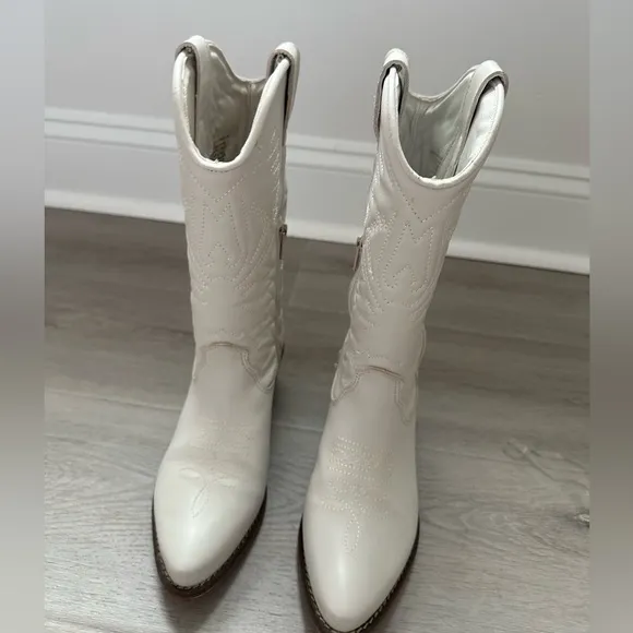 STEVE MADDEN Women’s cowboy boots size 5HAWWARD WHITE LEAT