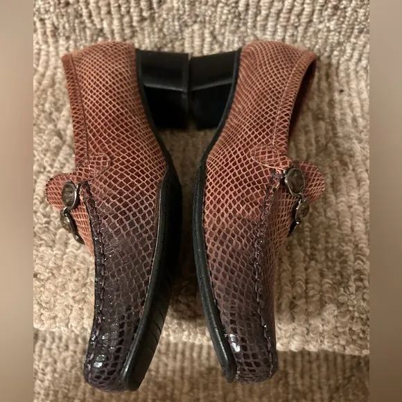 Stuart Weitzman Snakeskin Embossed Ombré Loafer Size 8 1/2 M