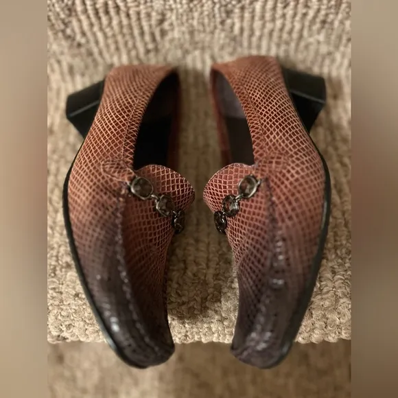 Stuart Weitzman Snakeskin Embossed Ombré Loafer Size 8 1/2 M