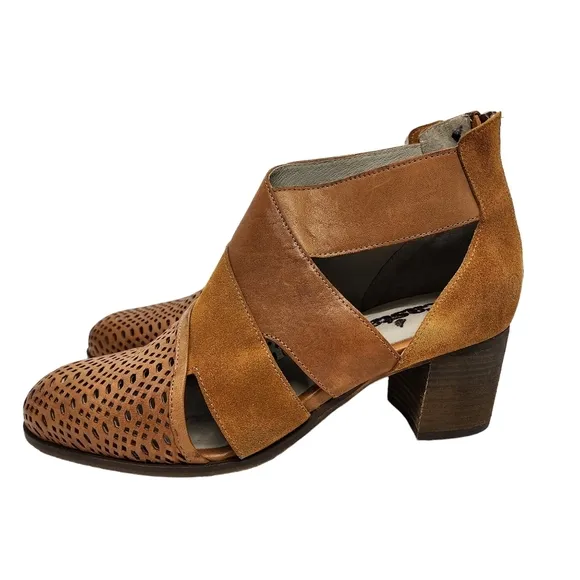 Sundance X Casta Women's Margreta Cut-Out Suede-Leather Boots - 11