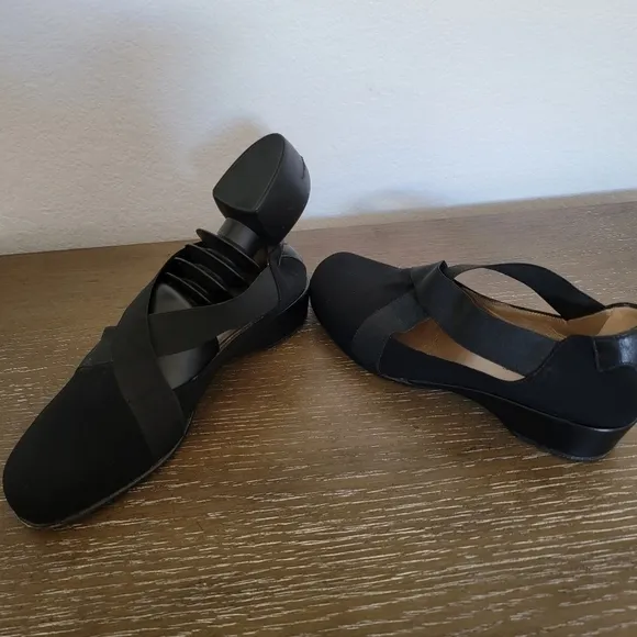 TARYN ROSE Black Flats Criss Cross Elastic Ribbon Sz IT-36.5/ US-6.5  Authentic