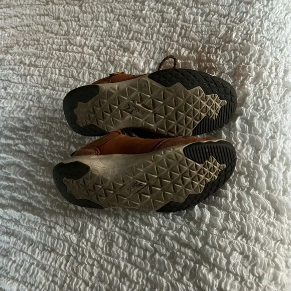 Teva Arrowood Lux Waterproof Leather Trail Sneakers size 8 rust brown color