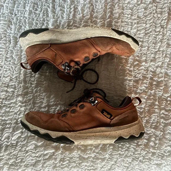 Teva Arrowood Lux Waterproof Leather Trail Sneakers size 8 rust brown color