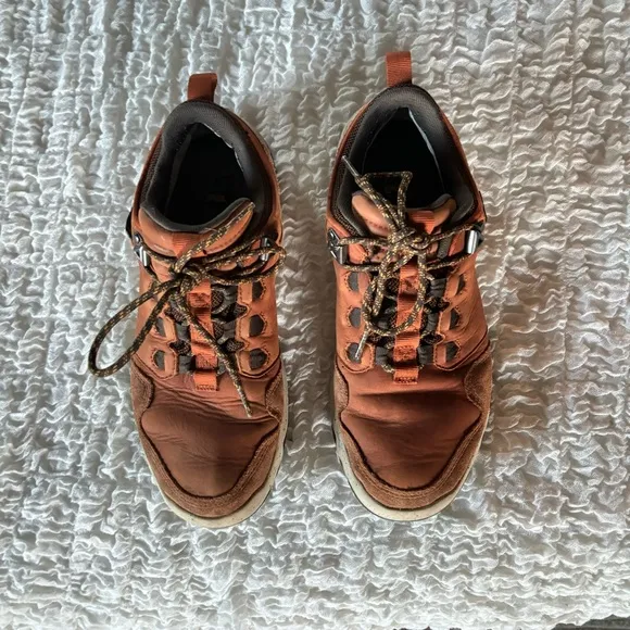 Teva Arrowood Lux Waterproof Leather Trail Sneakers size 8 rust brown color