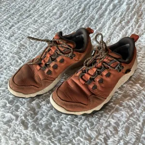 Teva Arrowood Lux Waterproof Leather Trail Sneakers size 8 rust brown color