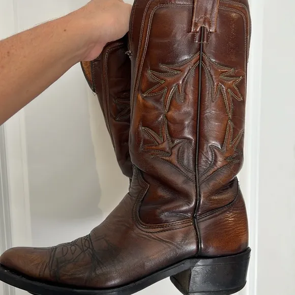 Texas Boot Company men’s 8.5 or women 10 brown cowboy boots with green design