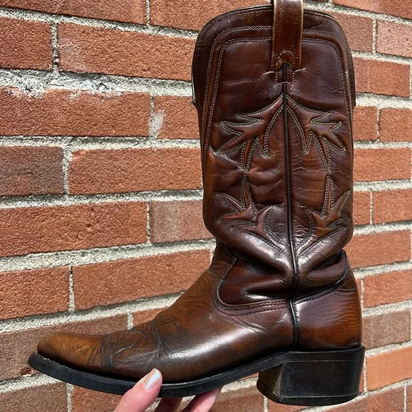Texas Boot Company men’s 8.5 or women 10 brown cowboy boots with green design