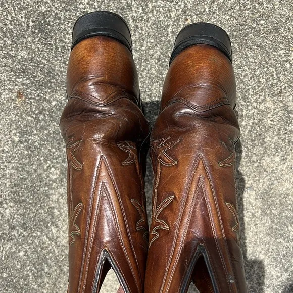 Texas Boot Company men’s 8.5 or women 10 brown cowboy boots with green design