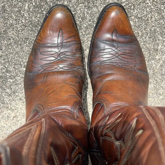 Texas Boot Company men’s 8.5 or women 10 brown cowboy boots with green design