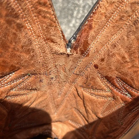 Texas Boot Company men’s 8.5 or women 10 brown cowboy boots with green design