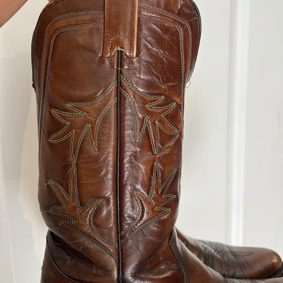 Texas Boot Company men’s 8.5 or women 10 brown cowboy boots with green design
