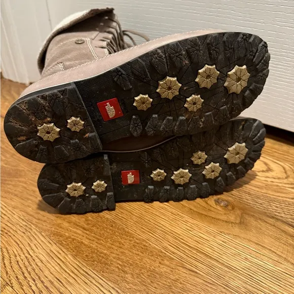 The North Face boots women’s size 8.5