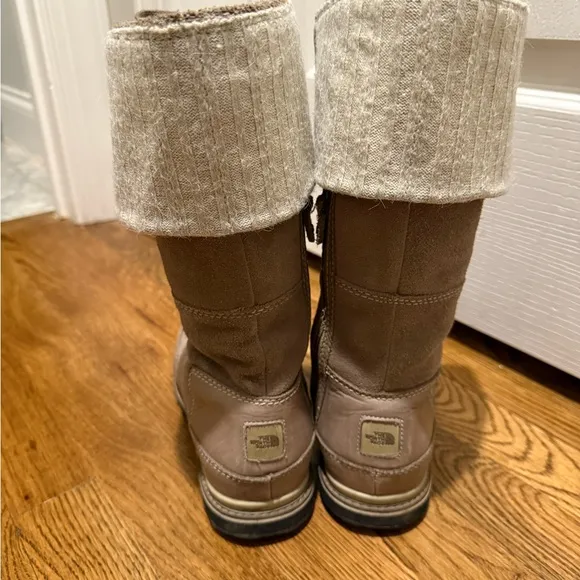 The North Face boots women’s size 8.5