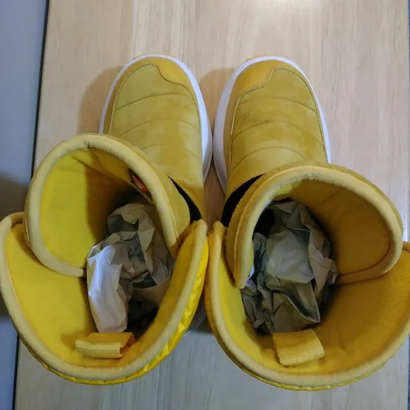 The North Face Ozone Park Winter Pull-On Boots Yellow Women's Size 6.5