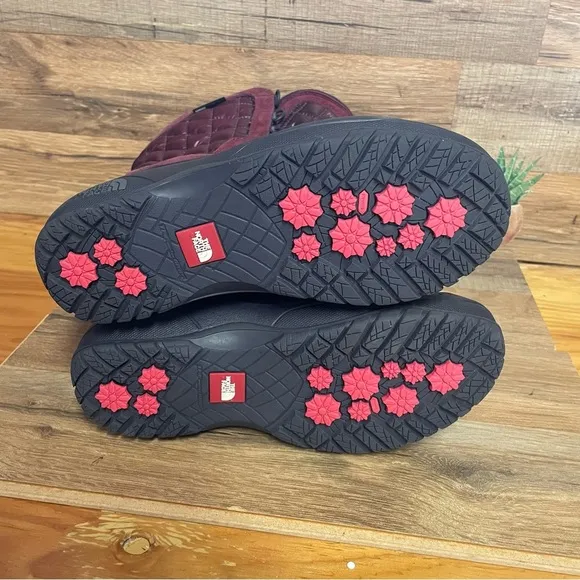 The North Face Thermoball winter snow boots women’s 6.5 garnet red