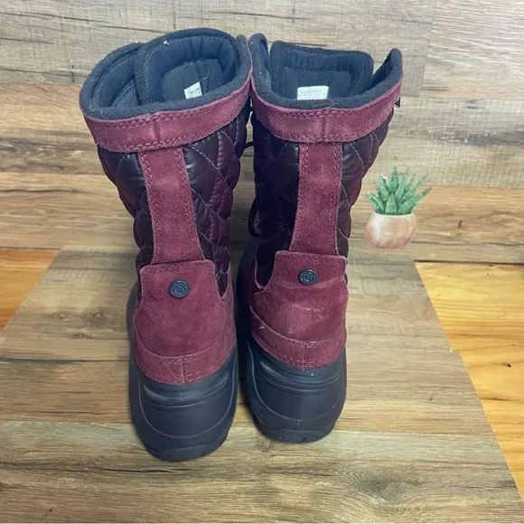 The North Face Thermoball winter snow boots women’s 6.5 garnet red