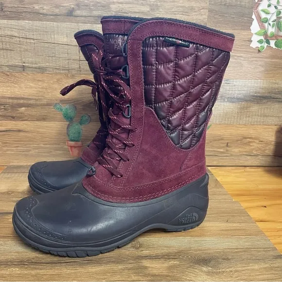 The North Face Thermoball winter snow boots women’s 6.5 garnet red