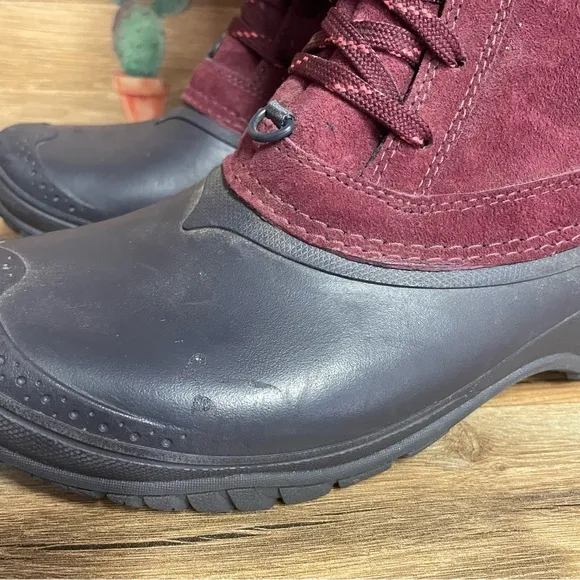 The North Face Thermoball winter snow boots women’s 6.5 garnet red
