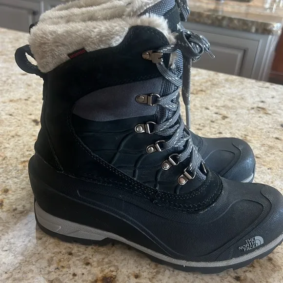 THE NORTH FACE WOMENS CHILKAT 400 WATERPROOF SNOW BOOTS BLACK/ZINC GREY, size 10