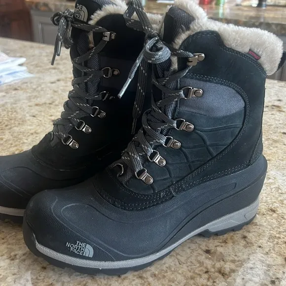 THE NORTH FACE WOMENS CHILKAT 400 WATERPROOF SNOW BOOTS BLACK/ZINC GREY, size 10