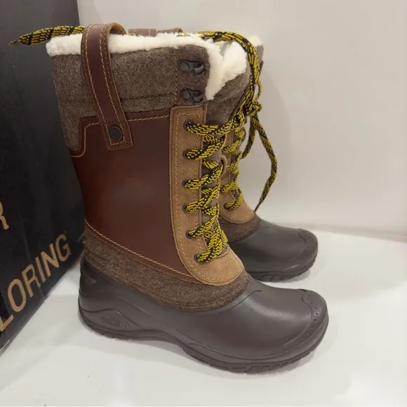 The North Face Women's Shellista III Mid Apres Snow Boots