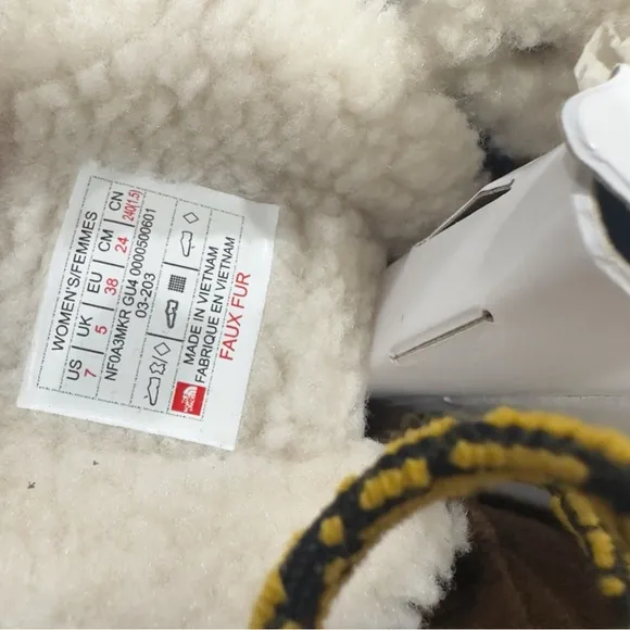 The North Face Women's Shellista III Mid Apres Snow Boots