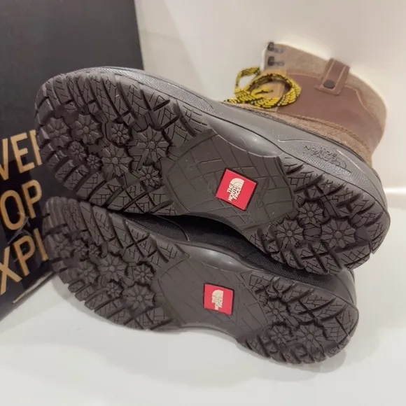 The North Face Women's Shellista III Mid Apres Snow Boots