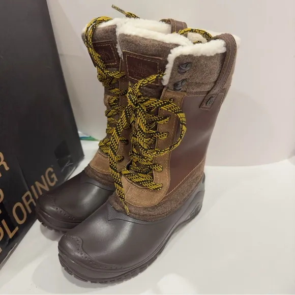 The North Face Women's Shellista III Mid Apres Snow Boots