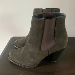 Thursday Boots Women’s 8.5 Suede Leather Chelsea Boot