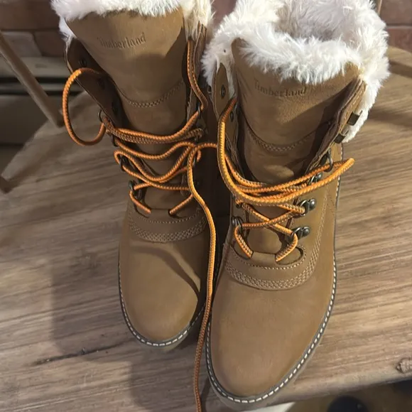 Timberland boots Valley Brown Women’s size 9, NWOT