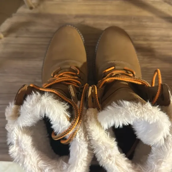 Timberland boots Valley Brown Women’s size 9, NWOT