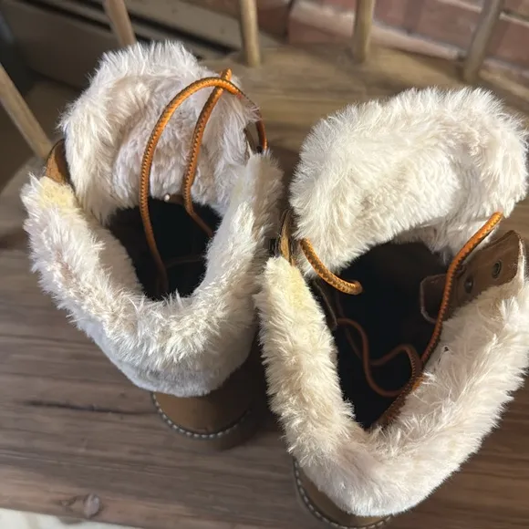 Timberland boots Valley Brown Women’s size 9, NWOT