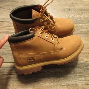 Timberland Boots Women 6 Wheat Nubuck Chukka Nellie Waterproof 90s Style