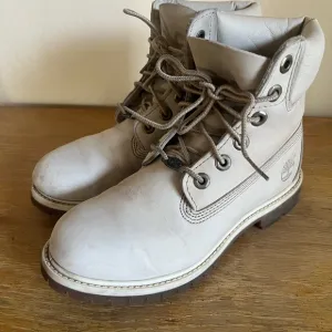 Timberland Boots women’s size 6